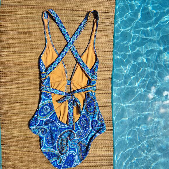 TRINA TURK Provence Paisley One-Piece Halter Swimsuit Size 8  Blue Strappy - Picture 3 of 7
